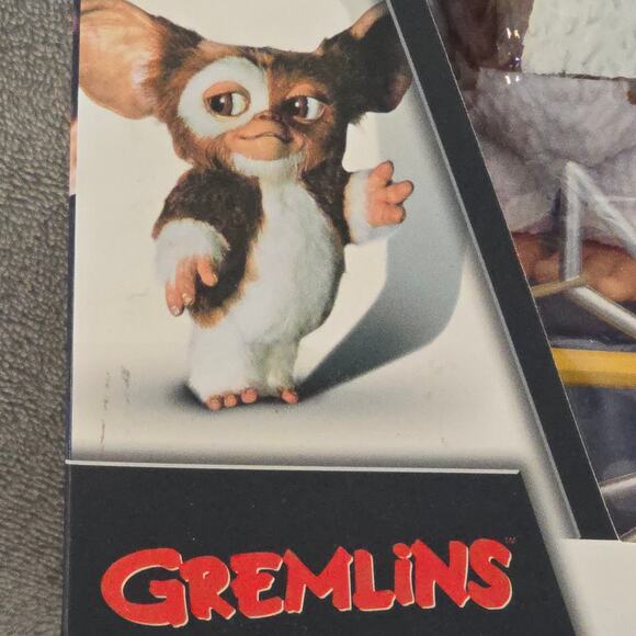 BST AXN Gremlins Gizmo Action Figure Holiday Edition New - Picture 2 of 7